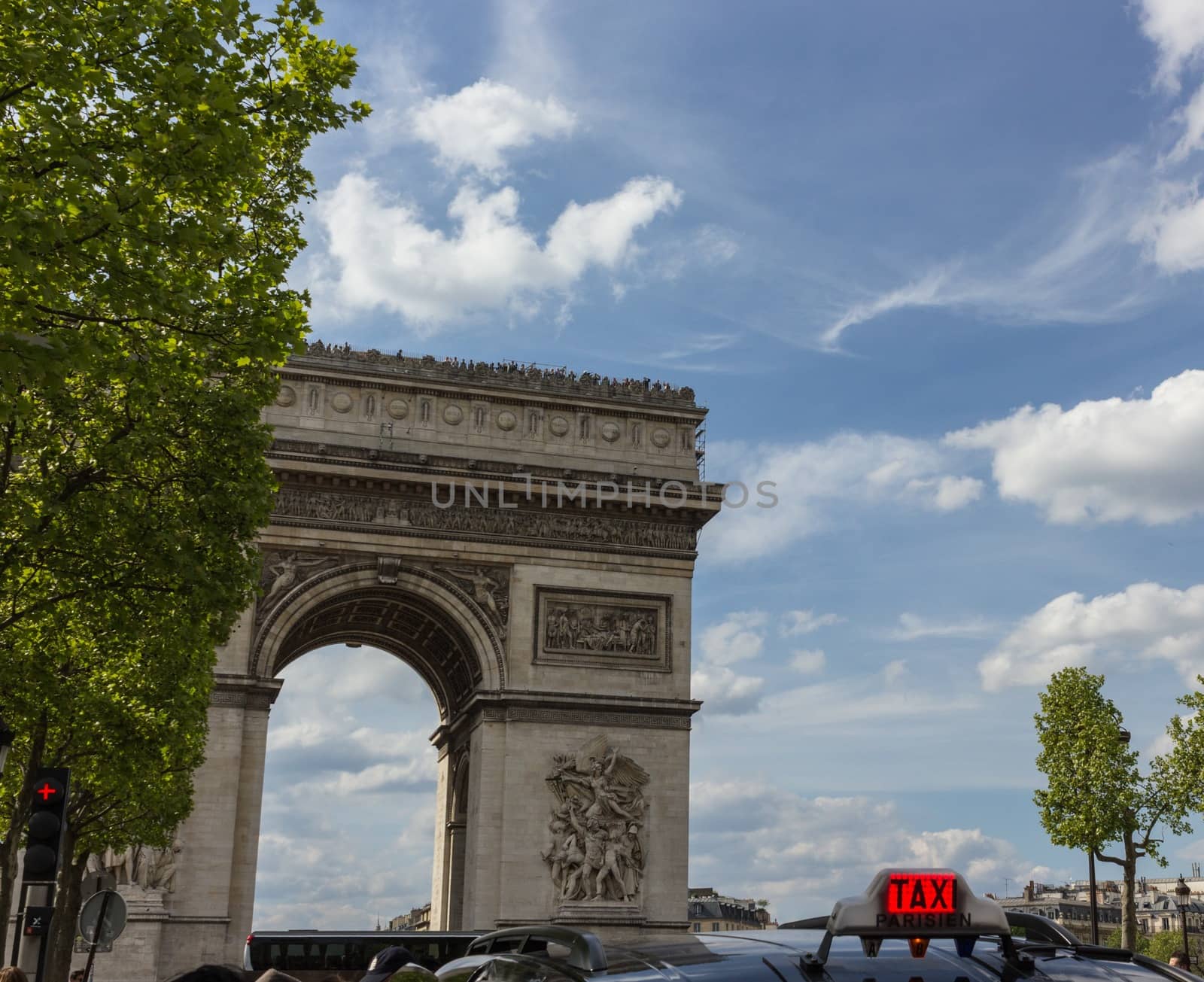 The triumphal arch at the beginning of the Avenue des Champs-��lys��es was commissioned by Napoleon Bonaparte in 1806
