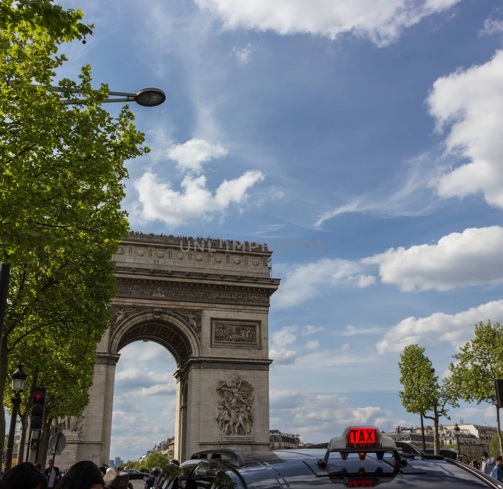 Paris, Arc de Triomphe by goghy73