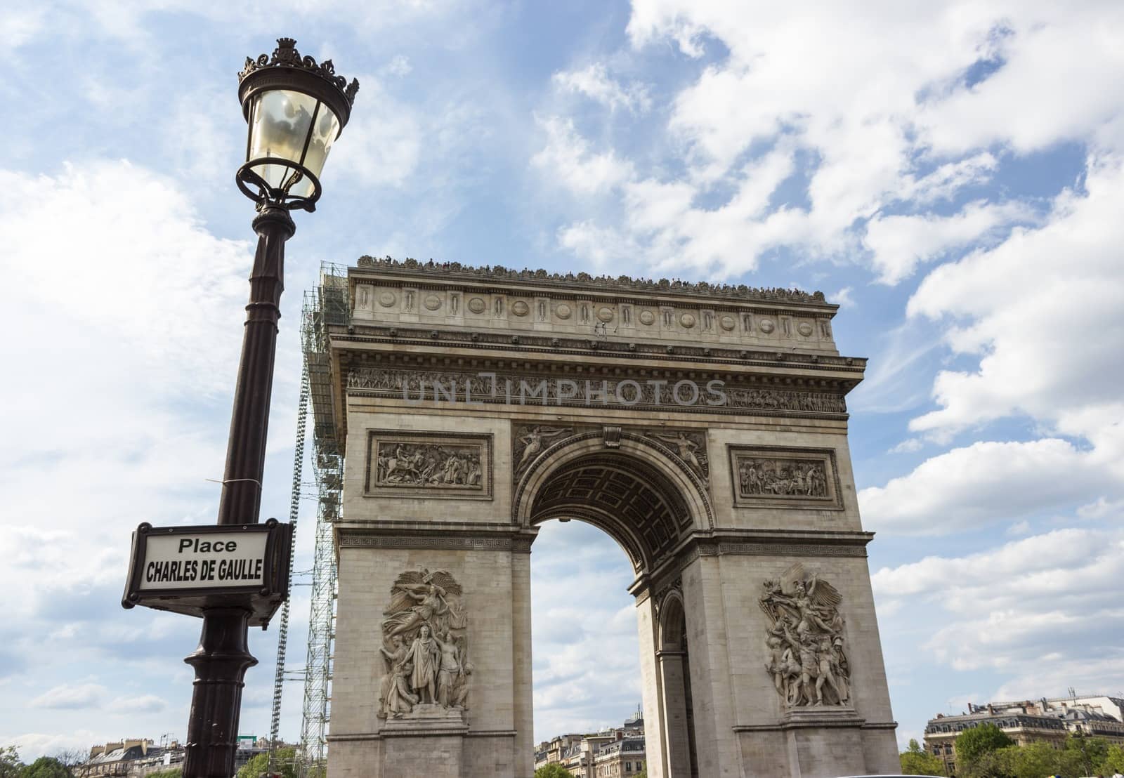 The triumphal arch at the beginning of the Avenue des Champs-��lys��es was commissioned by Napoleon Bonaparte in 1806
