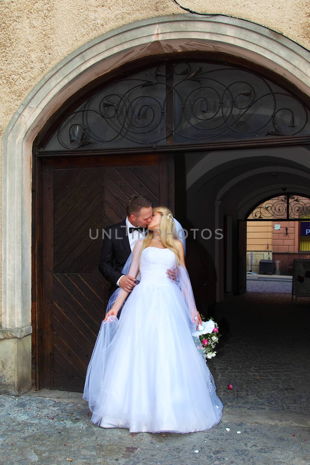 Groom kissing his beautiful wife