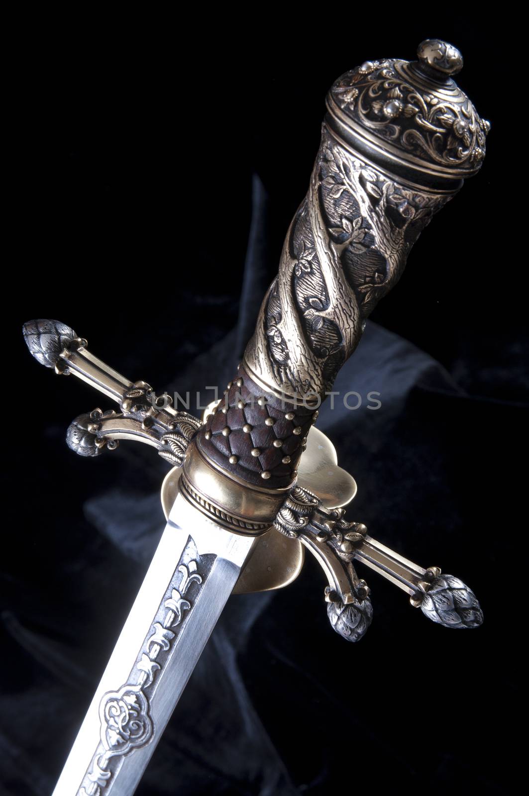 smart dagger of the medieval soldier. It was used for hunting