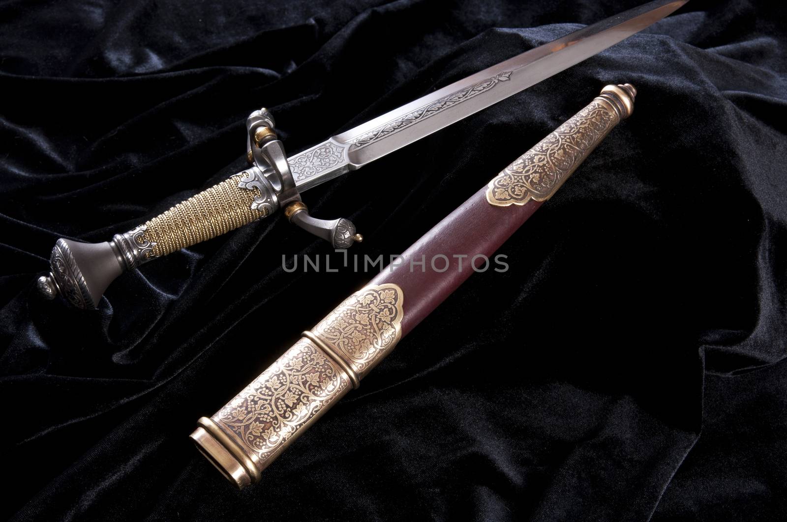 smart dagger of the medieval soldier. It was used for hunting