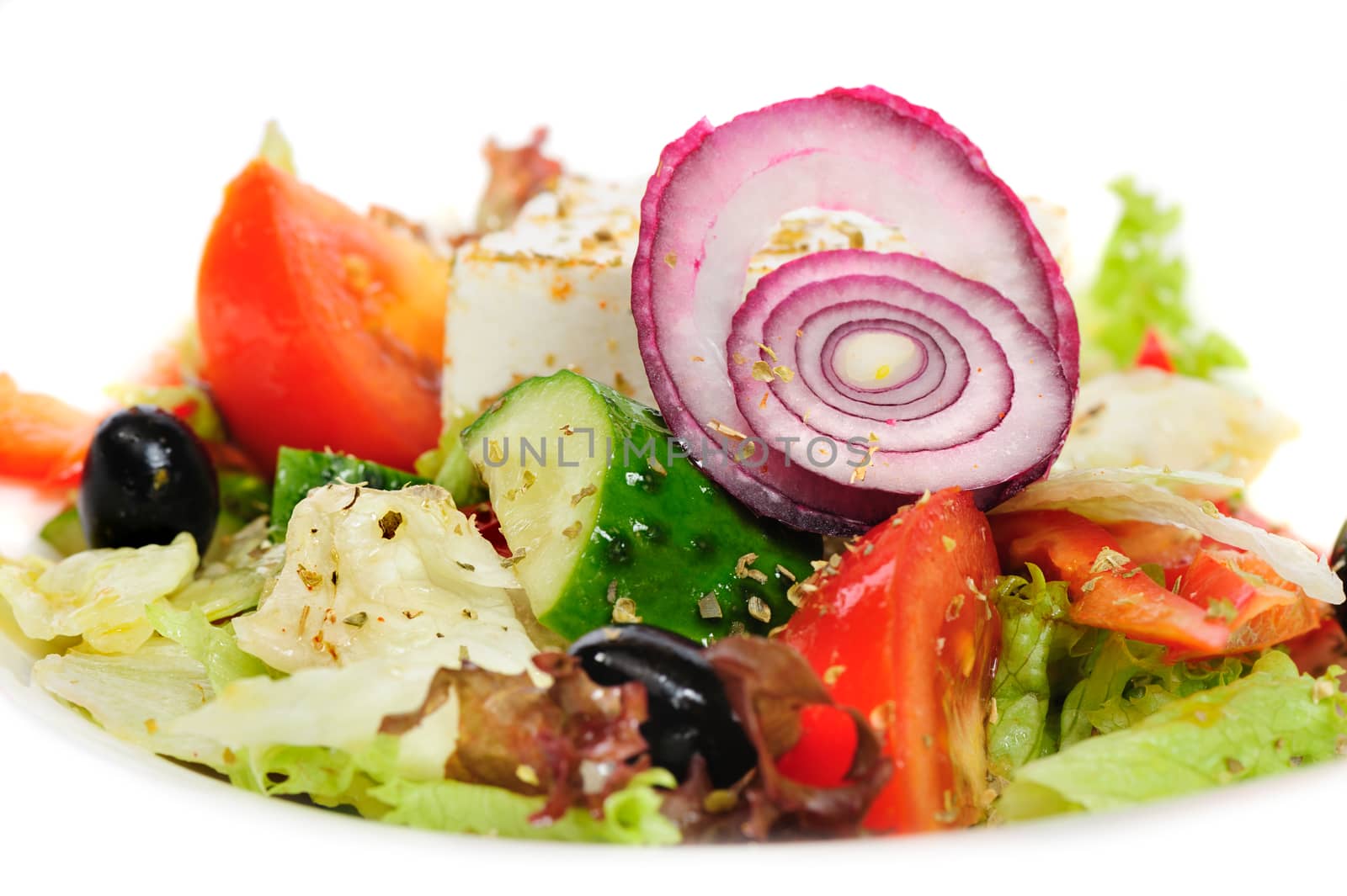 Tuna salad with lettuce, onion, red beans, tomato, green peas and other vegetables