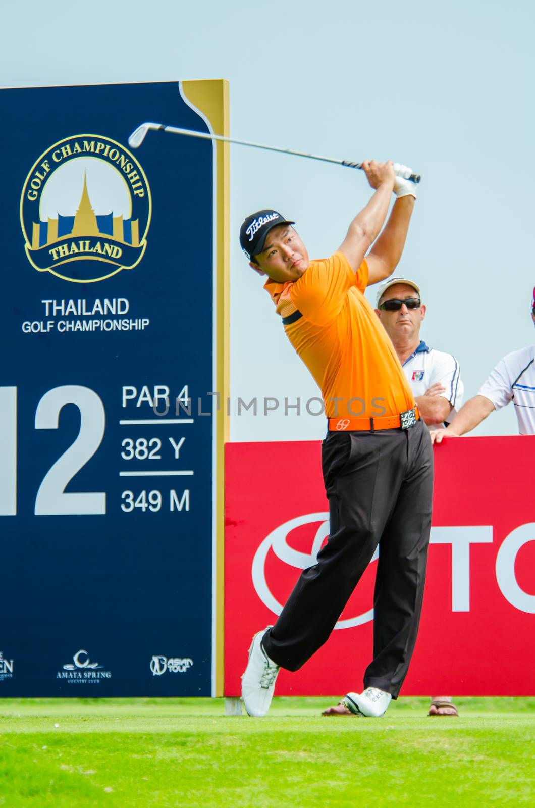 CHONBURI - DECEMBER 13 : Hu Mu of China player in Thailand Golf Championship 2014 (Professional golf tournament on the Asian Tour) at Amata Spring Country Club on December 13, 2014 in Chonburi, Thailand.