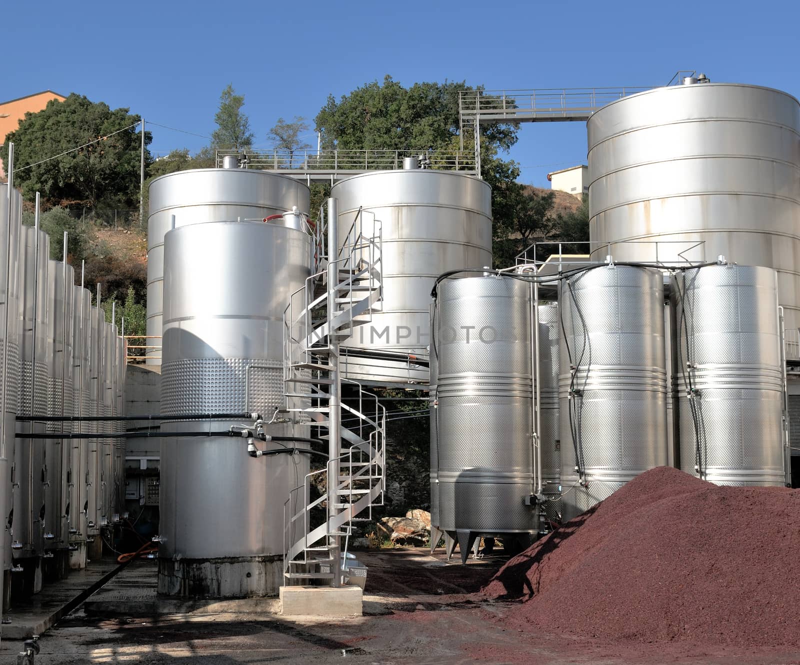 Silos and steel machinery for the processing of the grapes.