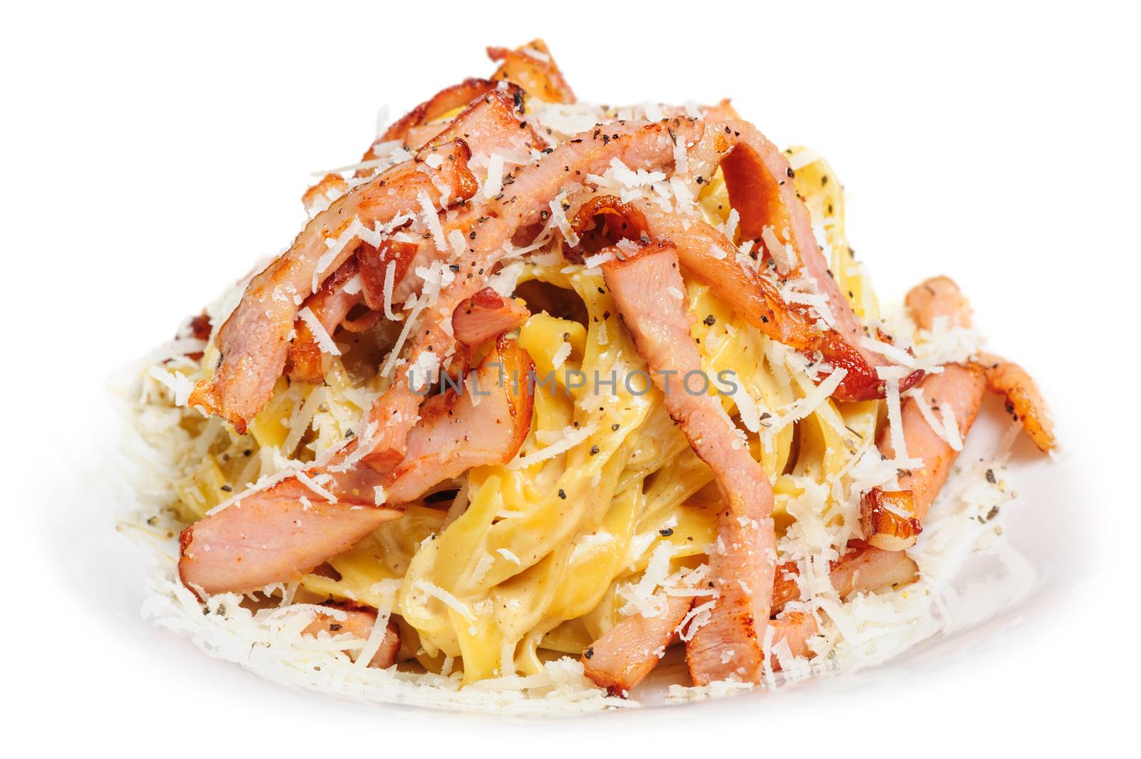 Porion of Pasta Carbonara with bacon and cheese