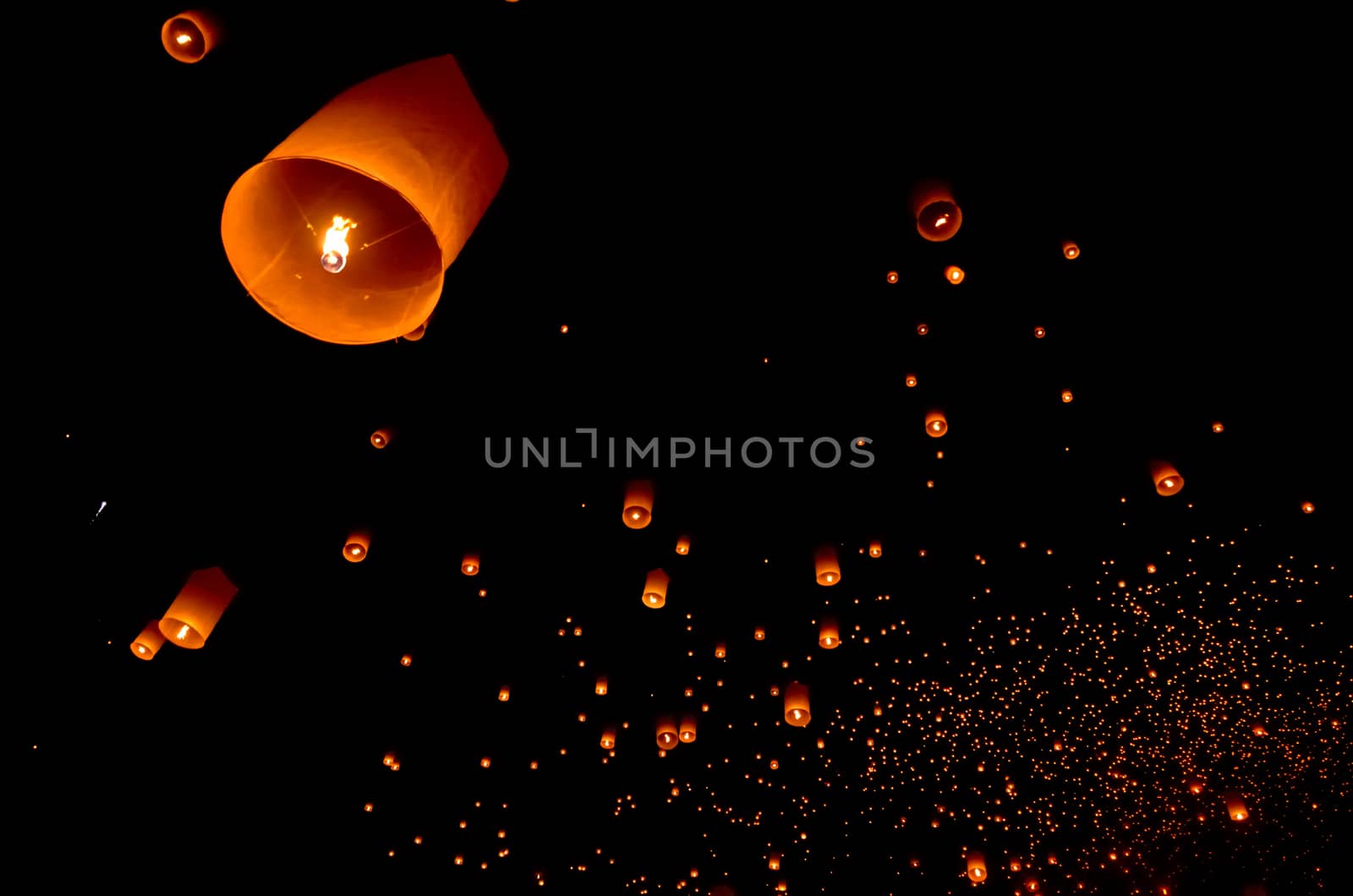 Floating lantern, Chiang Mai, Thailand by pixbox77