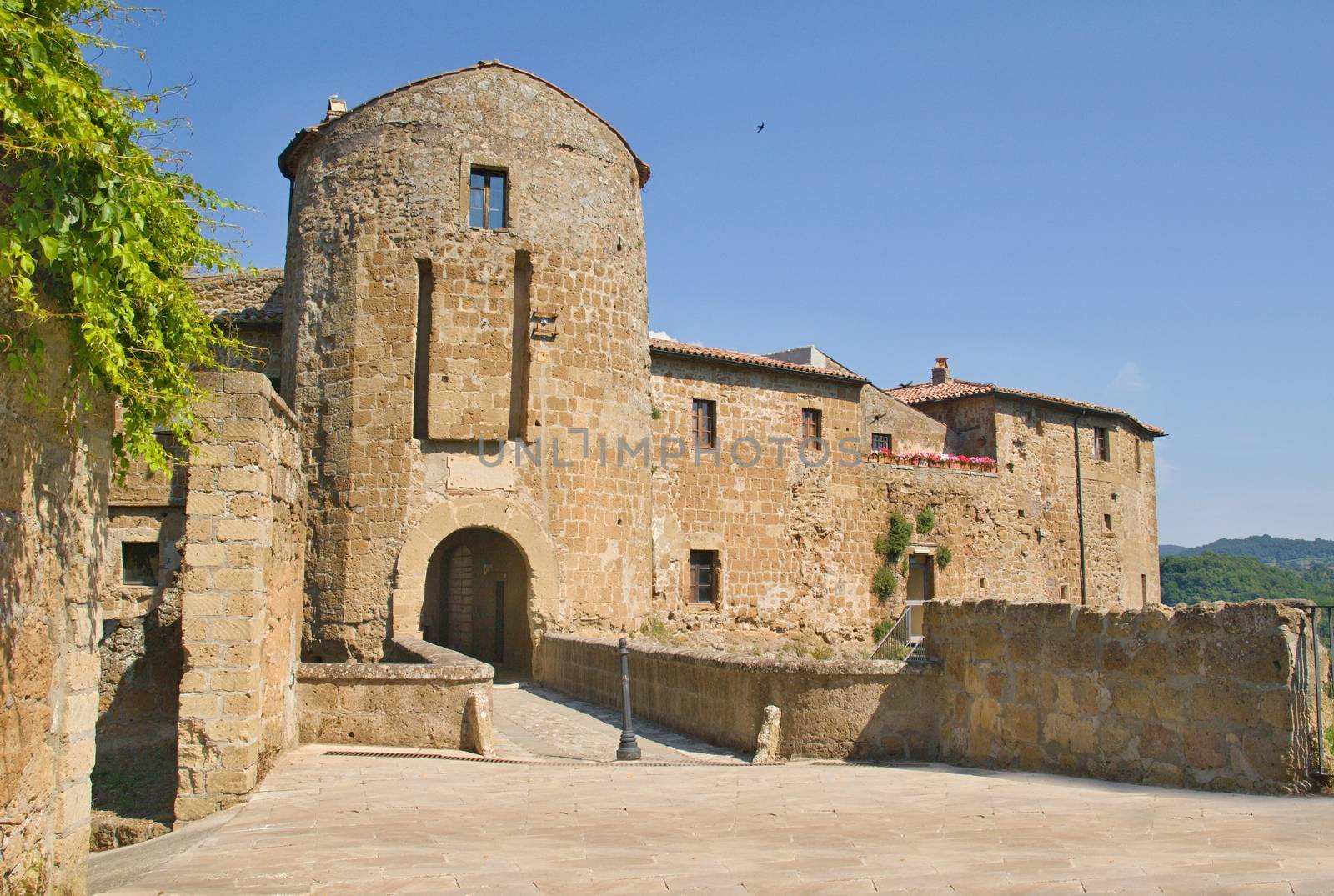 Photo shows a general view of the Tuscany city of Sovana.