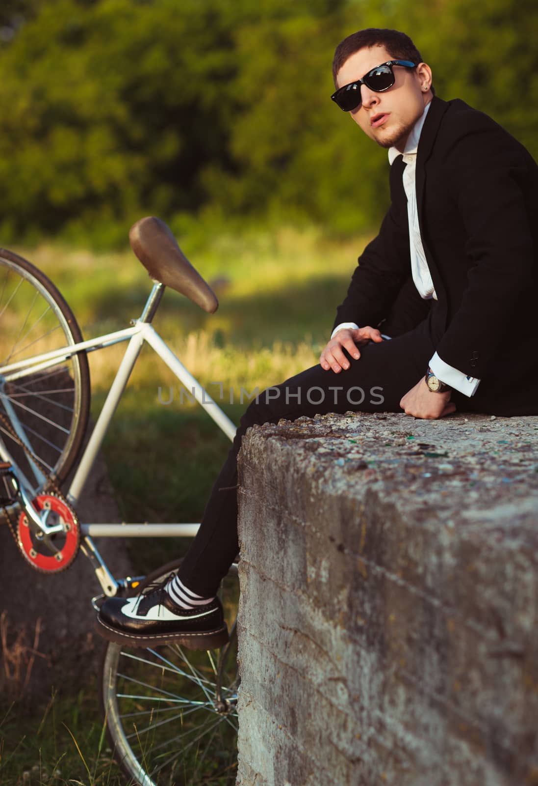 Young stylish guy with fixed gear bicycle outdoors