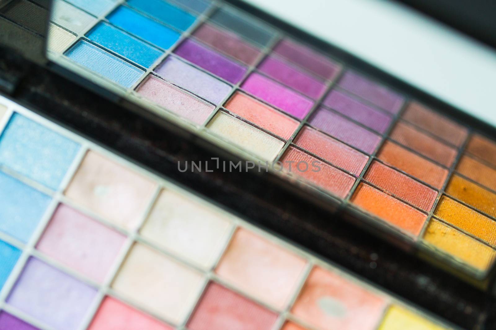 Makeup colorful eyeshadow palettes