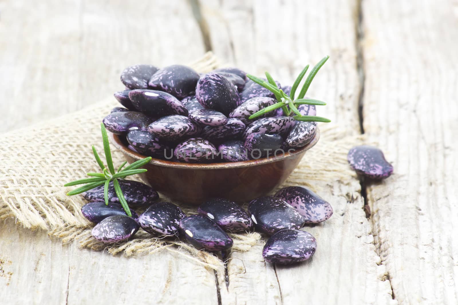 Beans in bowl on wooden background