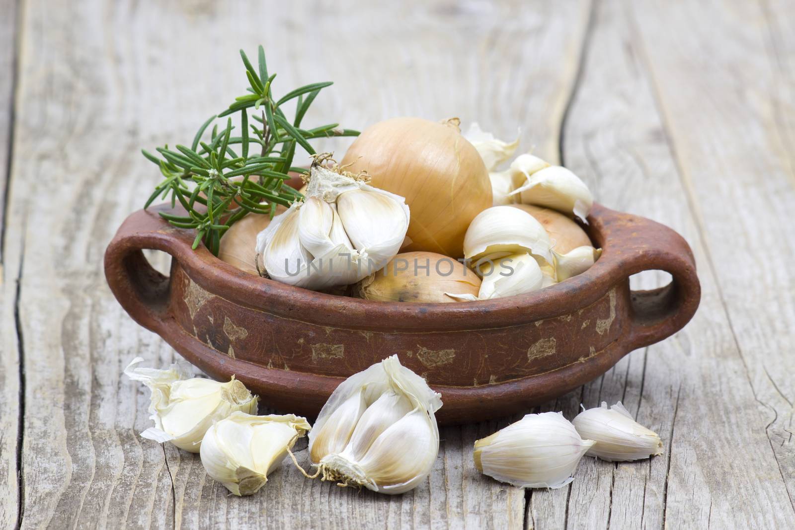 garlic and onion in a bowl