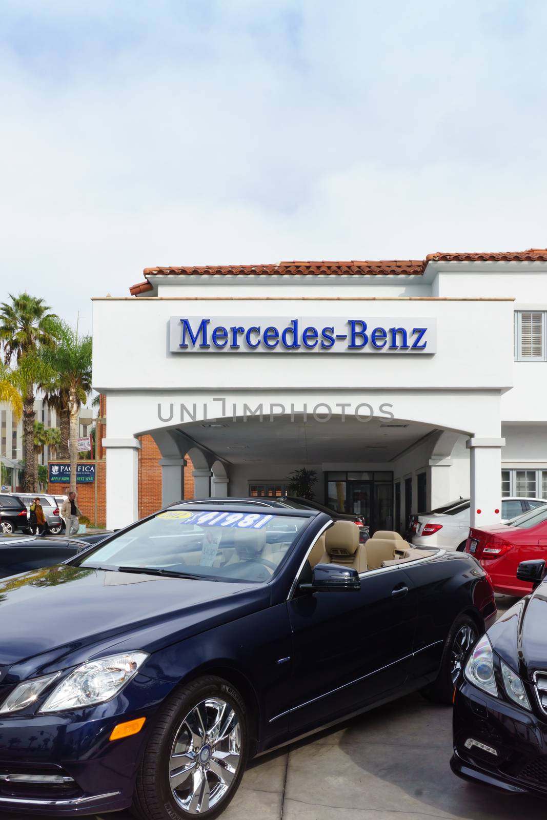 Mercedes-Benz Automobile Dealership by wolterk