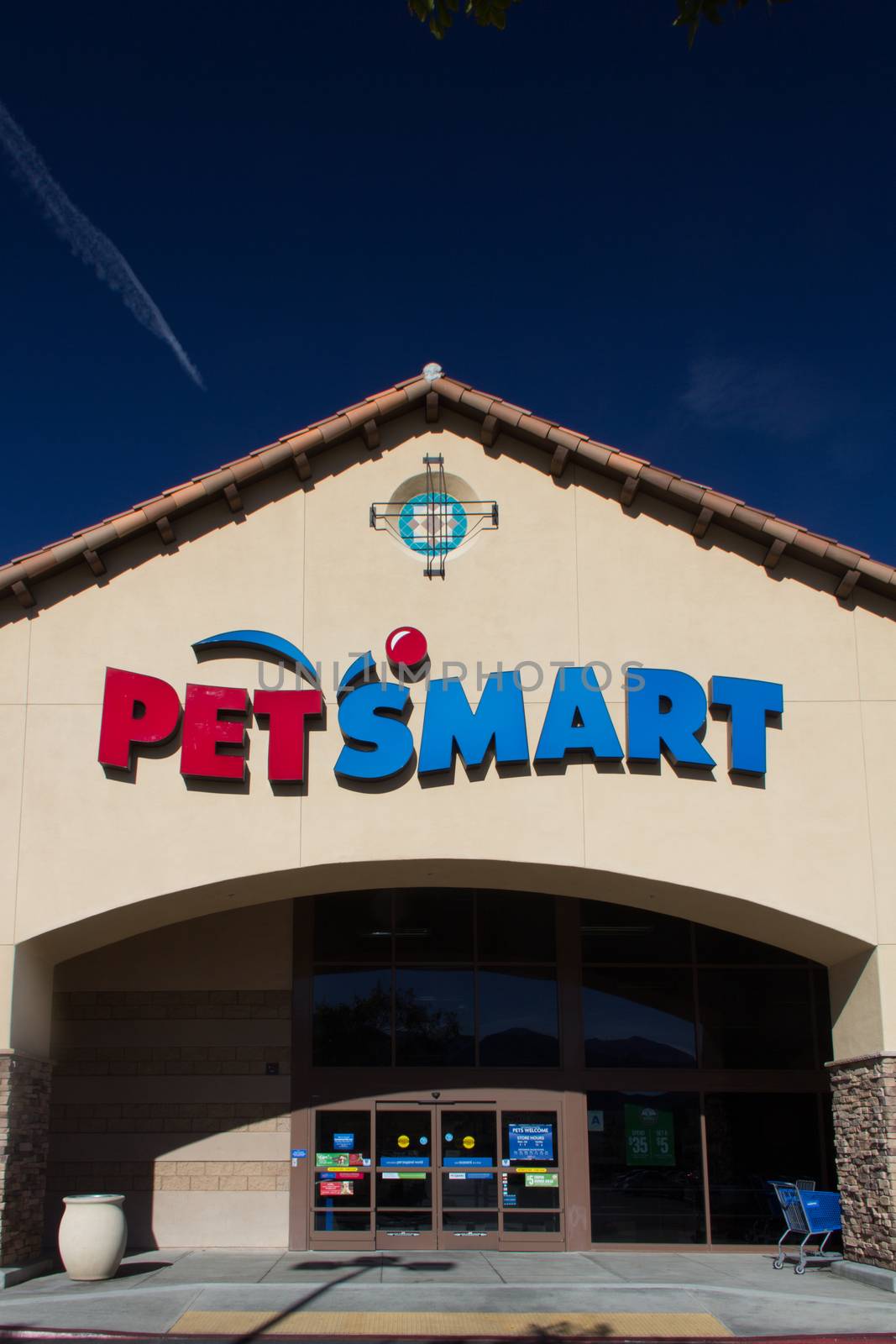 PetSmart Store Exterior View by wolterk