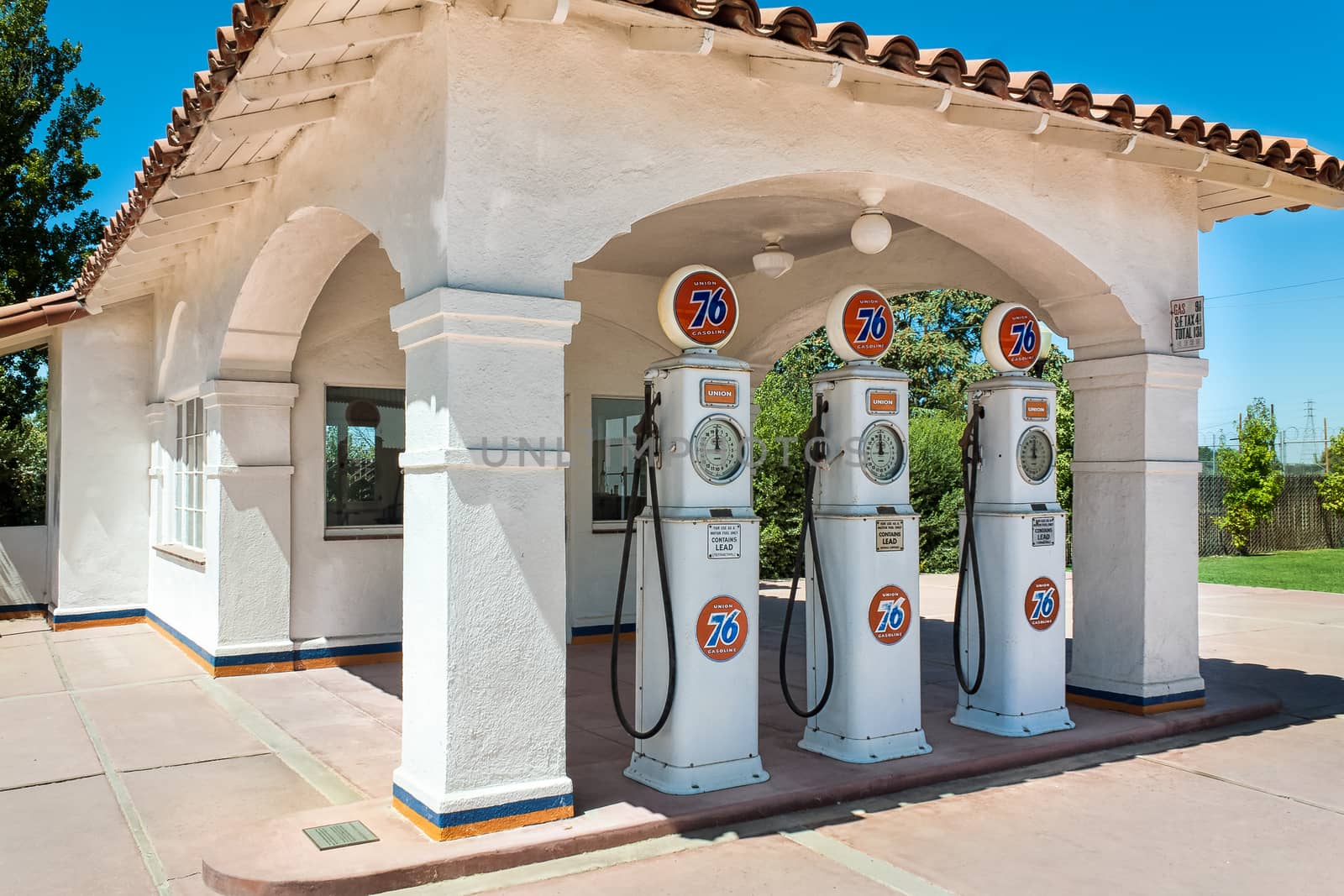 Vintage Union 76 Gas Station in the United States by wolterk
