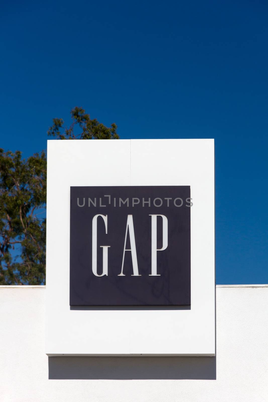 Gap Storefront Exterior by wolterk
