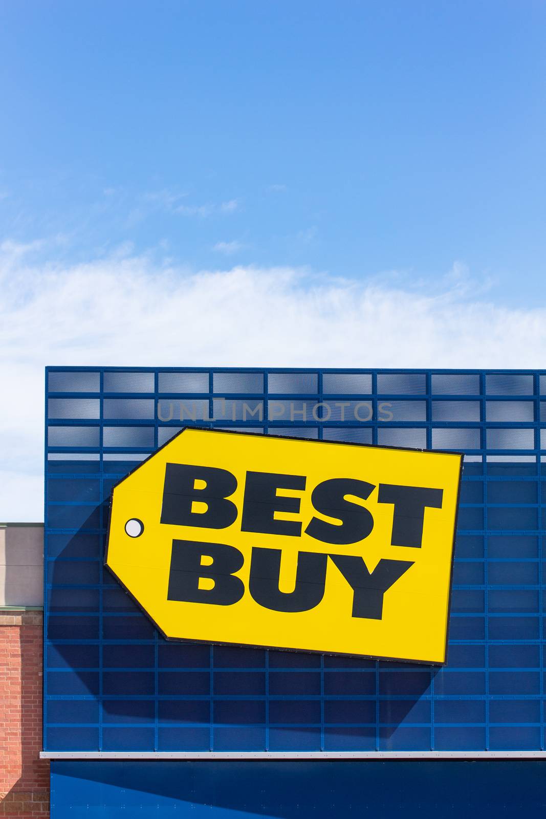 RICHFIELD, MN/USA - JUNE 21, 2014:  Best Buy store front. Best Buy is an American multinational consumer electronics corporation operating in the USA, Puerto Rico, Mexico, Canada, and China.