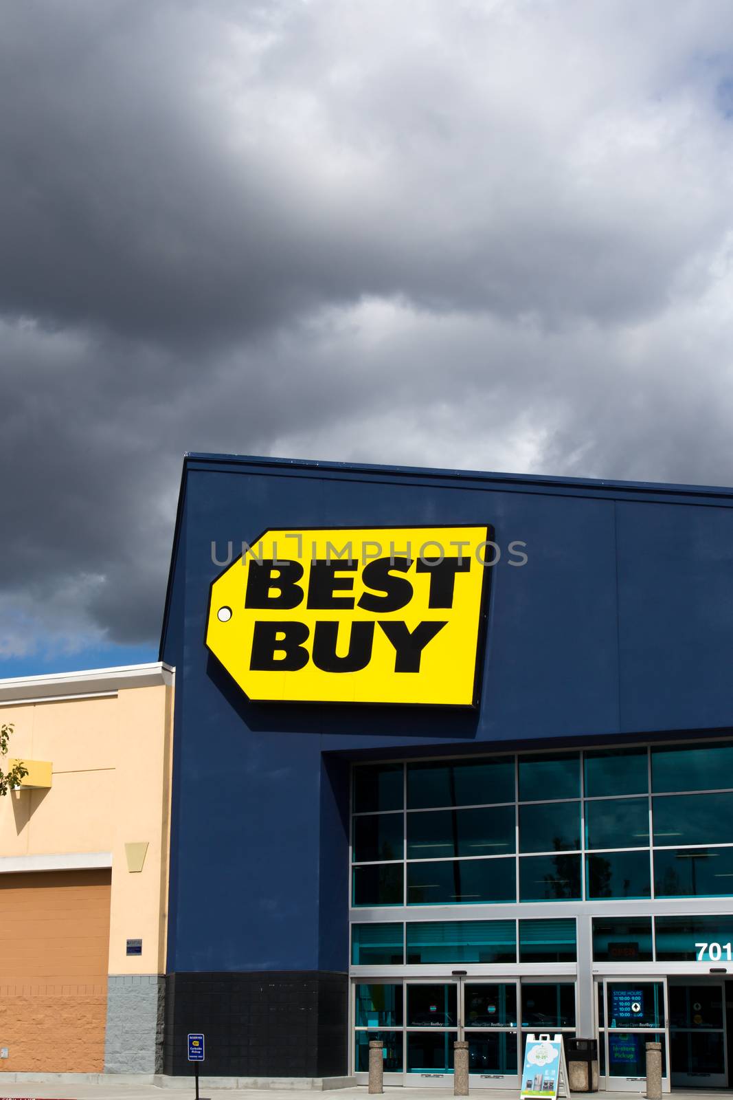 GILROY, CA/USA - APRIL 26, 2014:  Best Buy store front. Best Buy is an American multinational consumer electronics corporation operating in the USA, Puerto Rico, Mexico, Canada, and China.