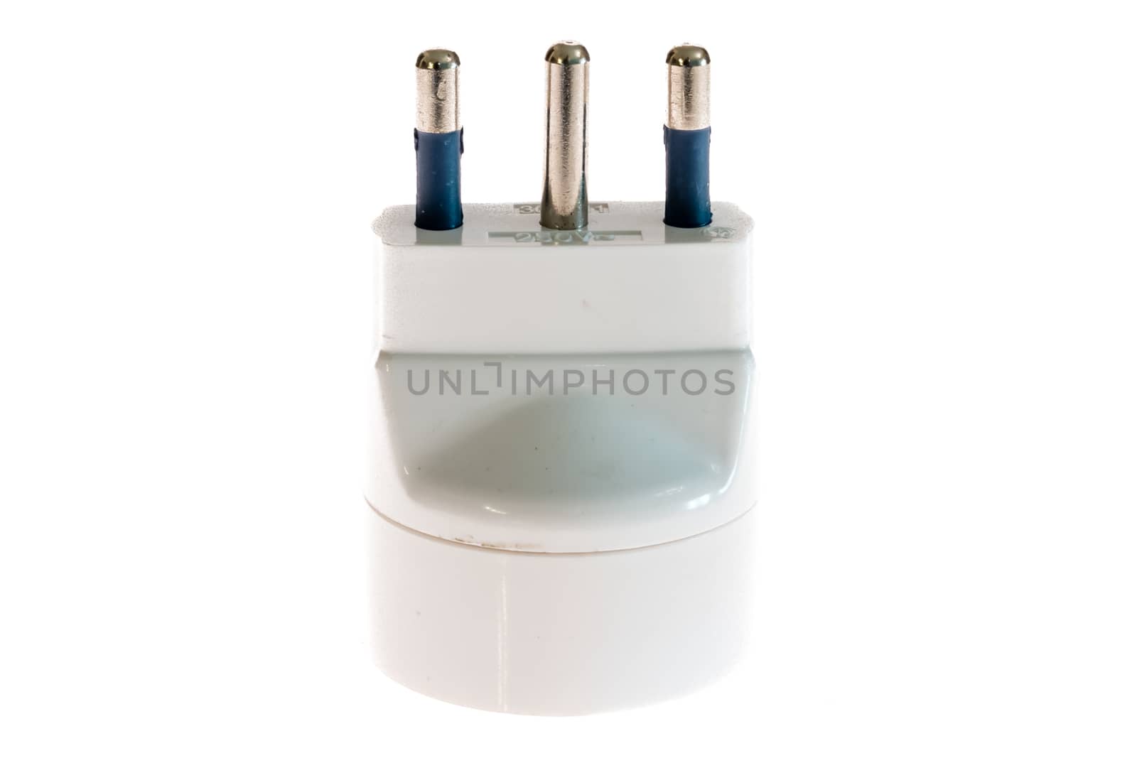 withe 16 ampere schuko italian adapter with center pin