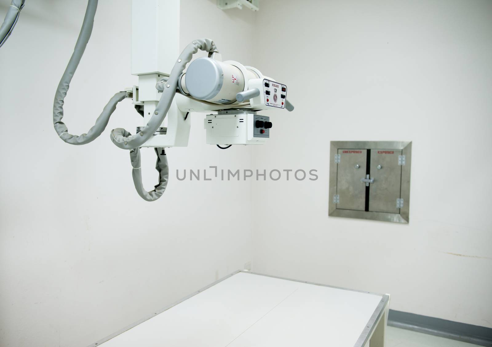 empty room with x-ray equipment