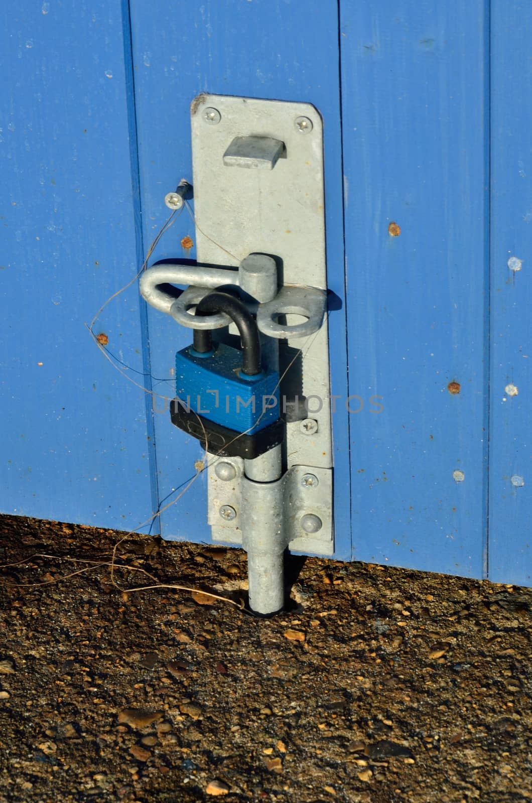 Door bolt and padlock