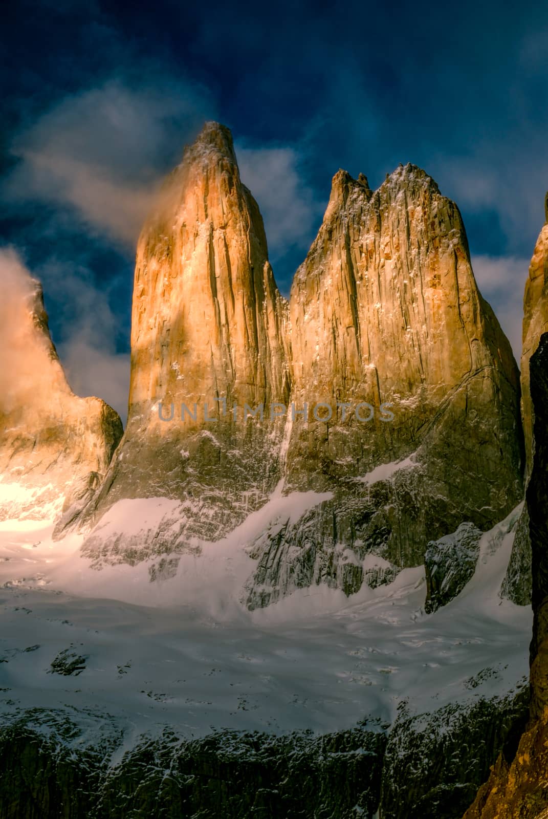 Torres del Paine national park by MichalKnitl