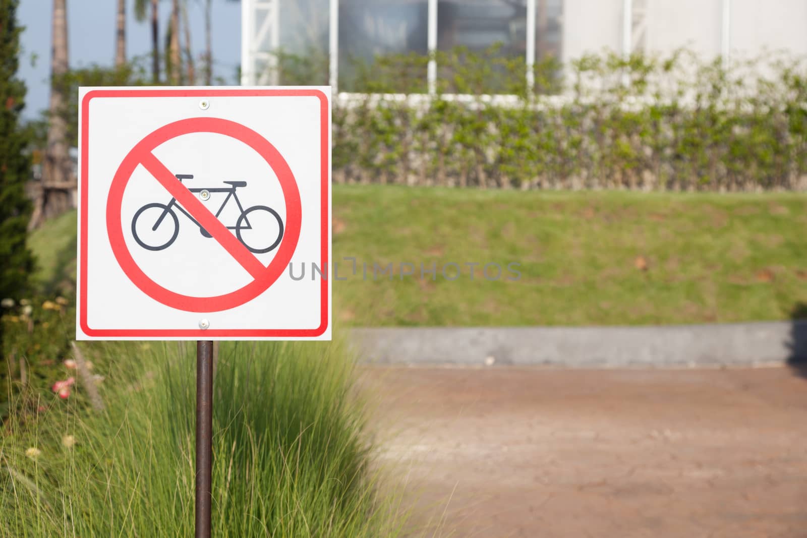 Cycling Safety Signs The garden area restricted area cycling.
