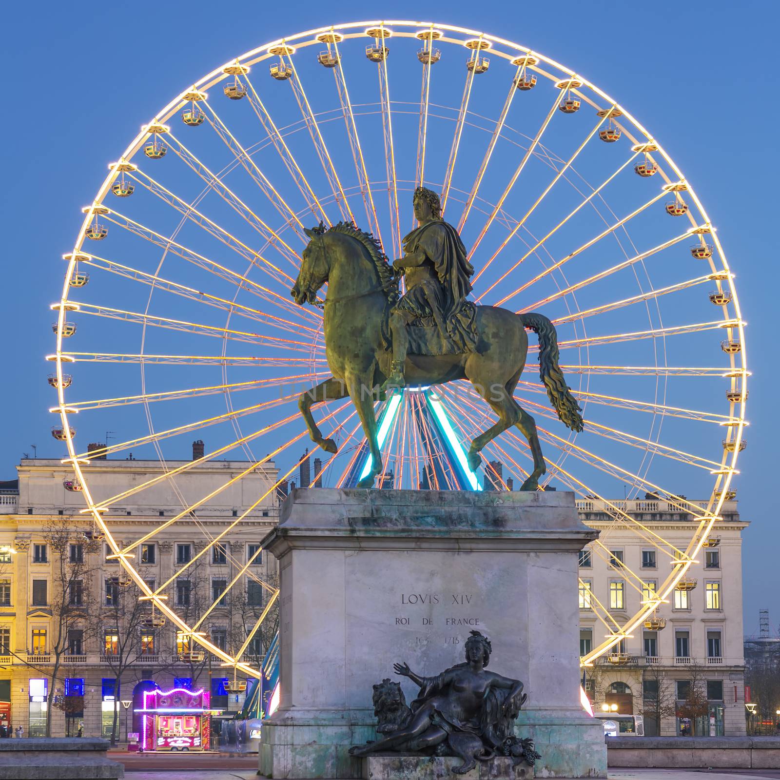 View of Place Bellecour by night by vwalakte