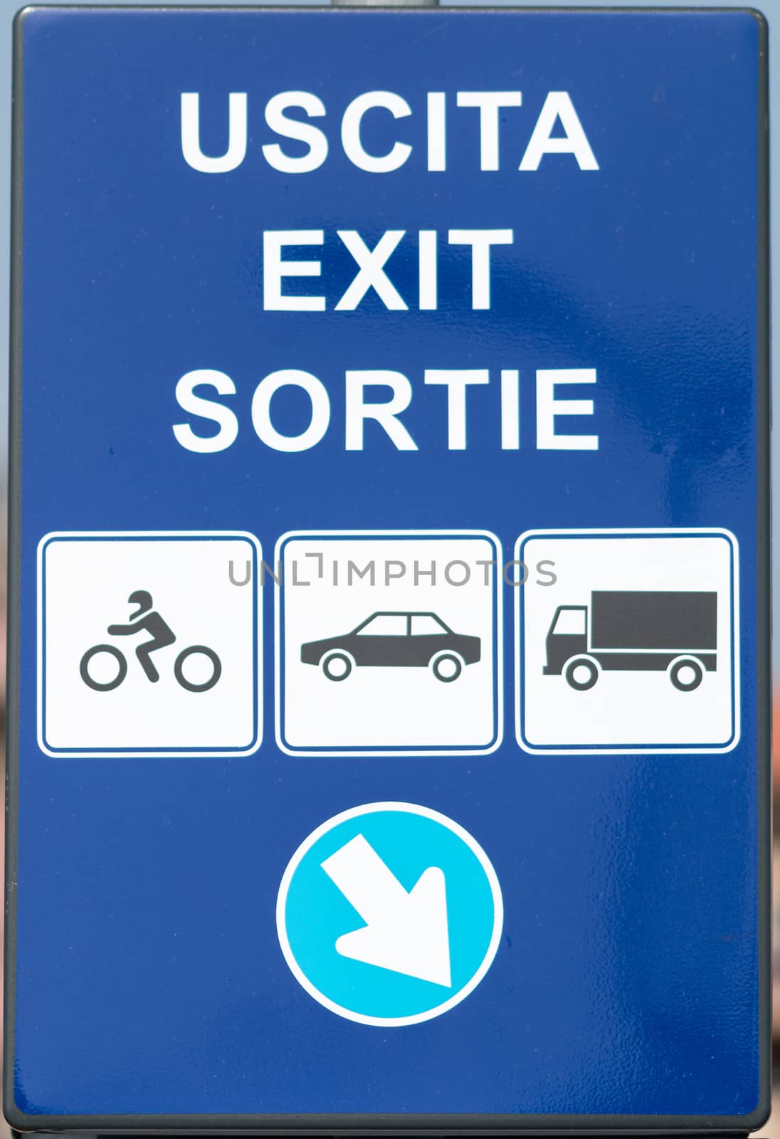 Metal sign with directions and instructions in Italian