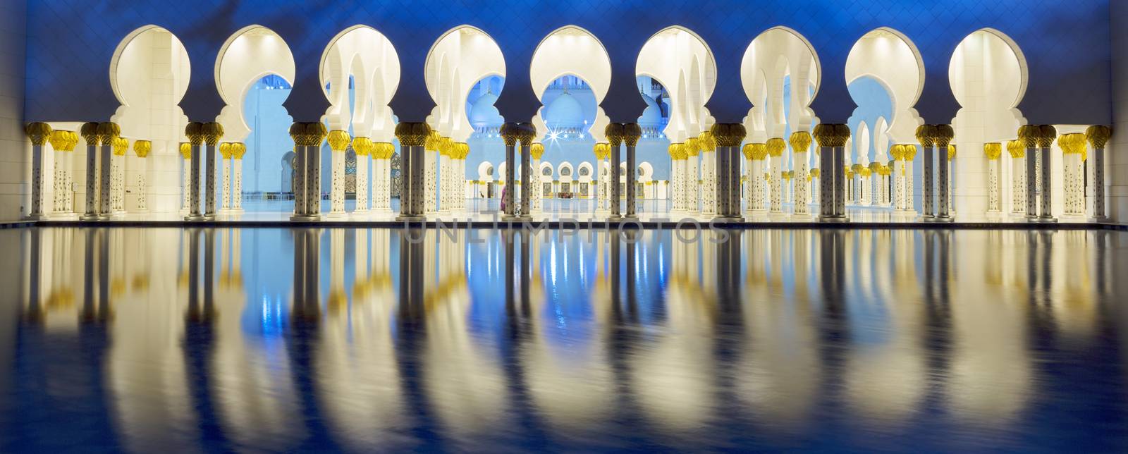Panoramic view of famous mosque, Abu Dhabi, at night, panoramic view.