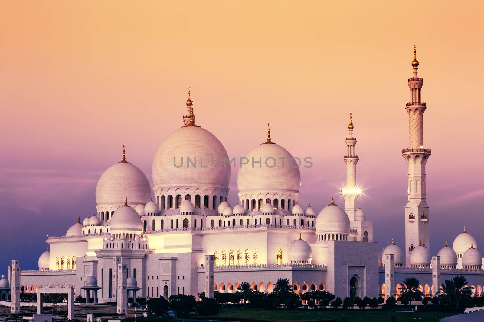 Abu Dhabi Sheikh Zayed Mosque at sunset, UAE