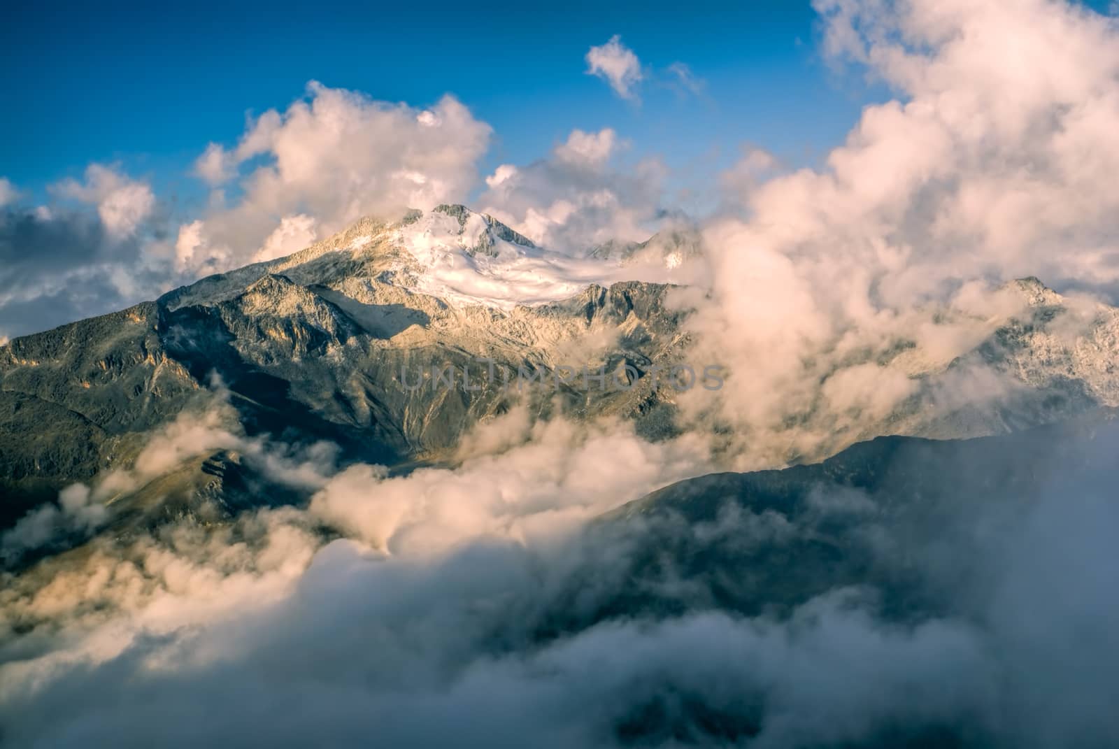 Peak in Andes by MichalKnitl