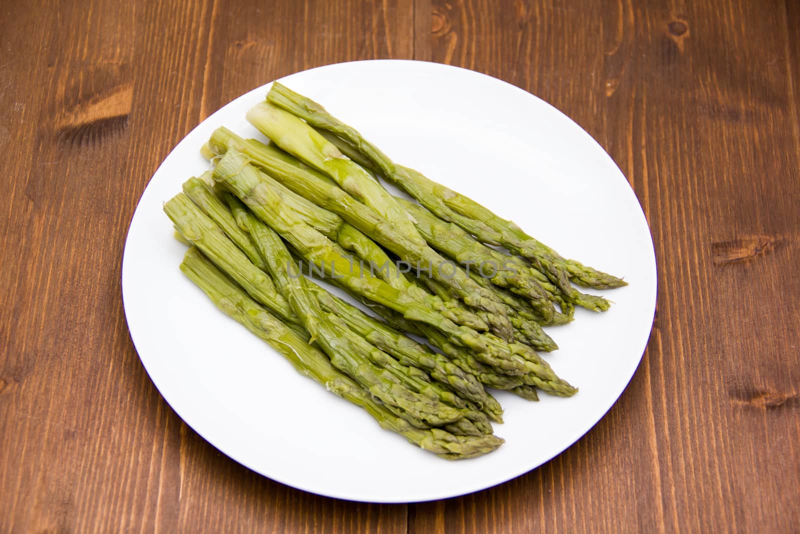 Asparagus on wood by spafra