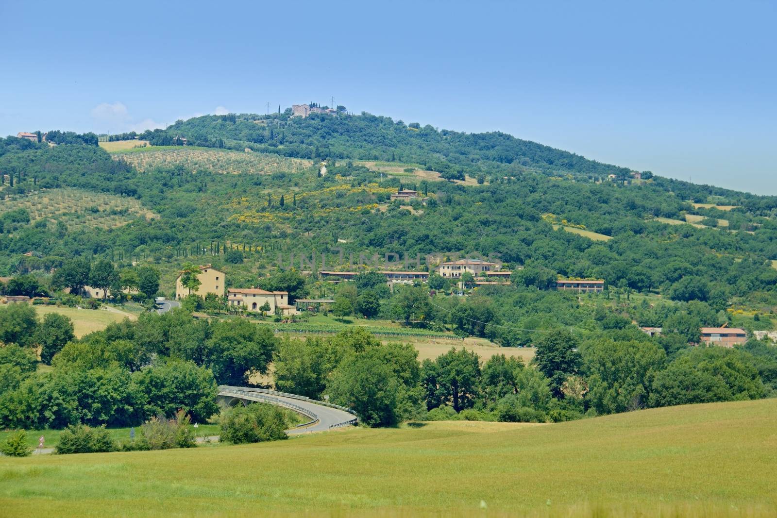 Photo shows a general view onto the Tuscany landscape.