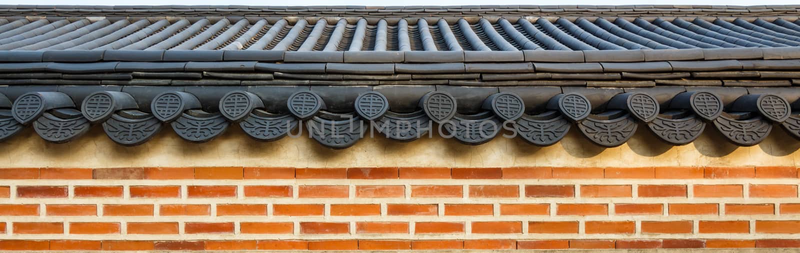 roof on wall in Gyeongbokgung palace ,Korea