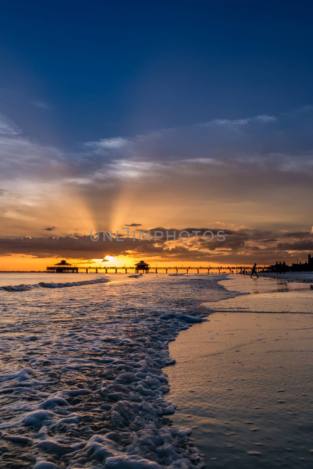 Sunset on Fort Myers Beach by derejeb