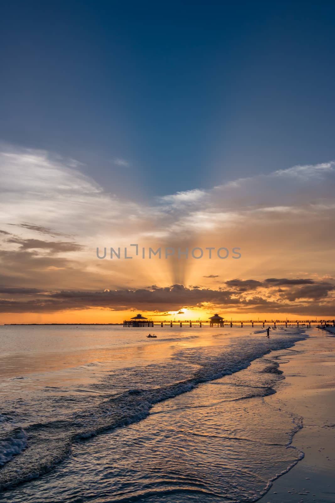 Sunset on Fort Myers Beach by derejeb