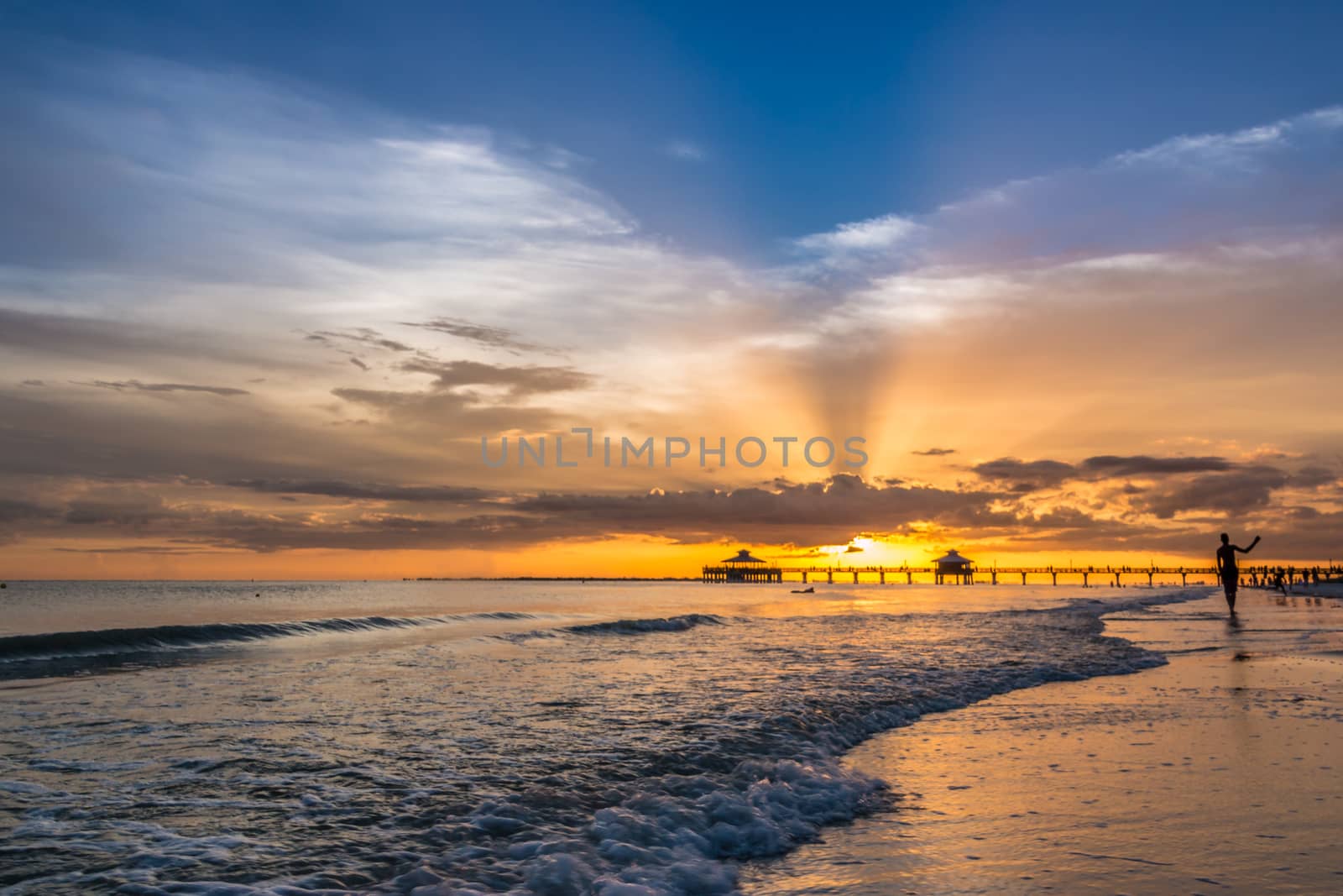 Sunset on Fort Myers Beach by derejeb