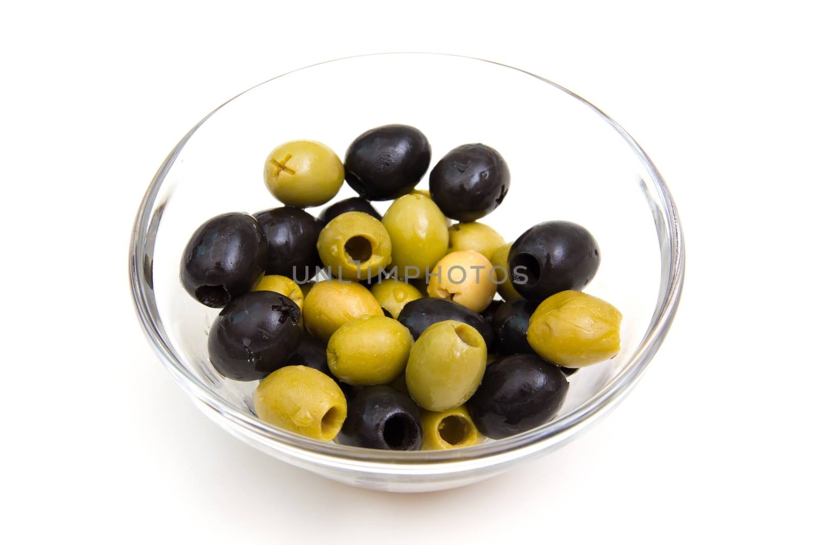 Green and black olives by spafra