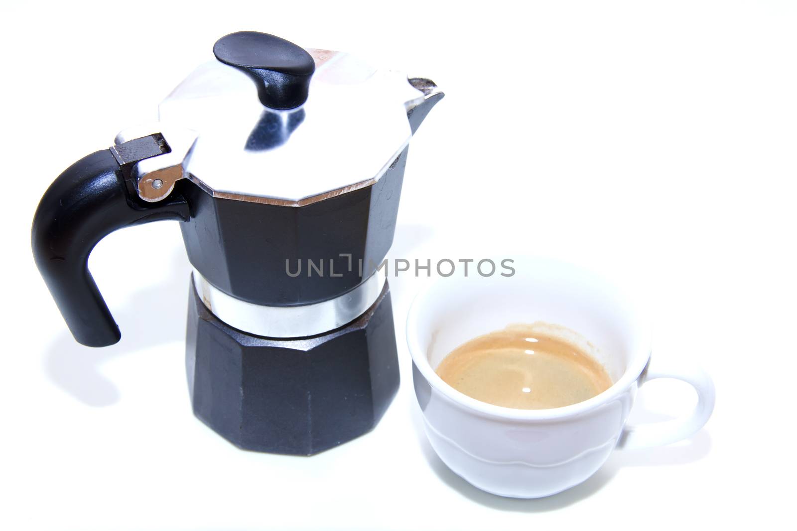 Coffee maker with coffee cup