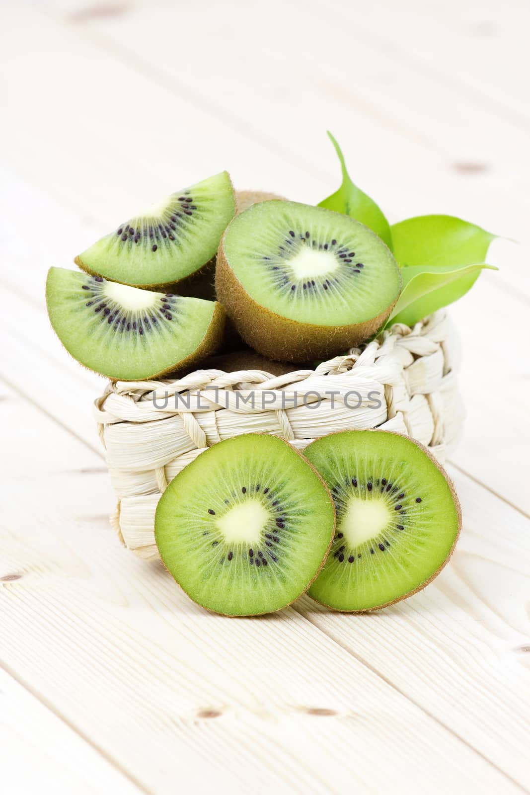 kiwi fruits in a basket