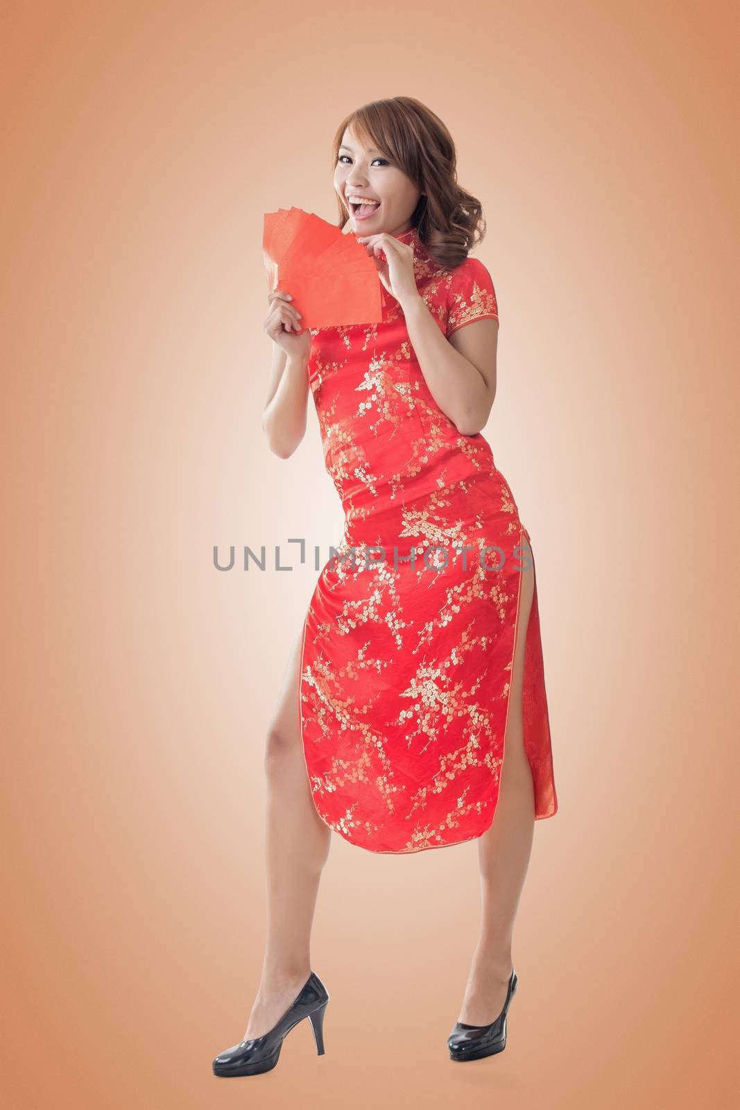 Chinese woman dress cheongsam and hold red envelope by elwynn