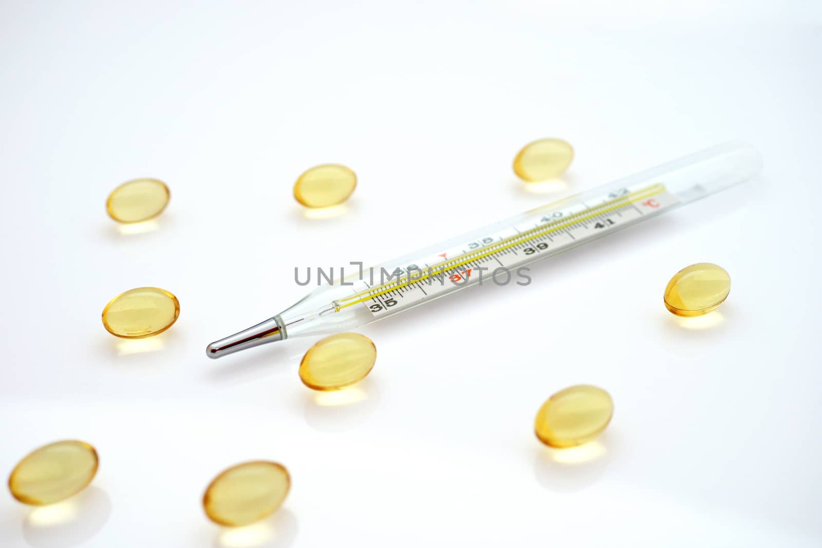symbolic photo with thermometer and yellow tablets