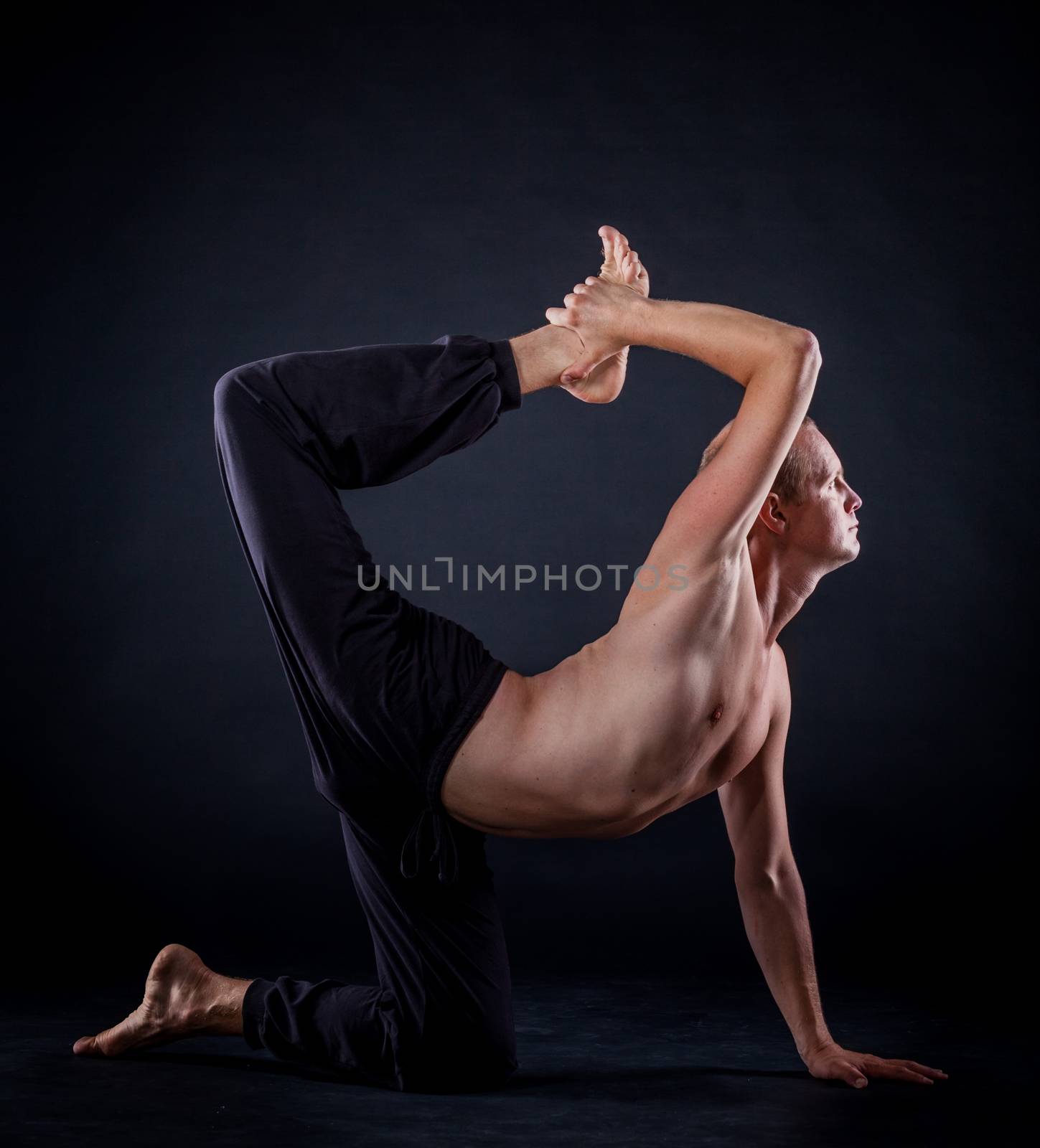 Yoga man by maxoliki