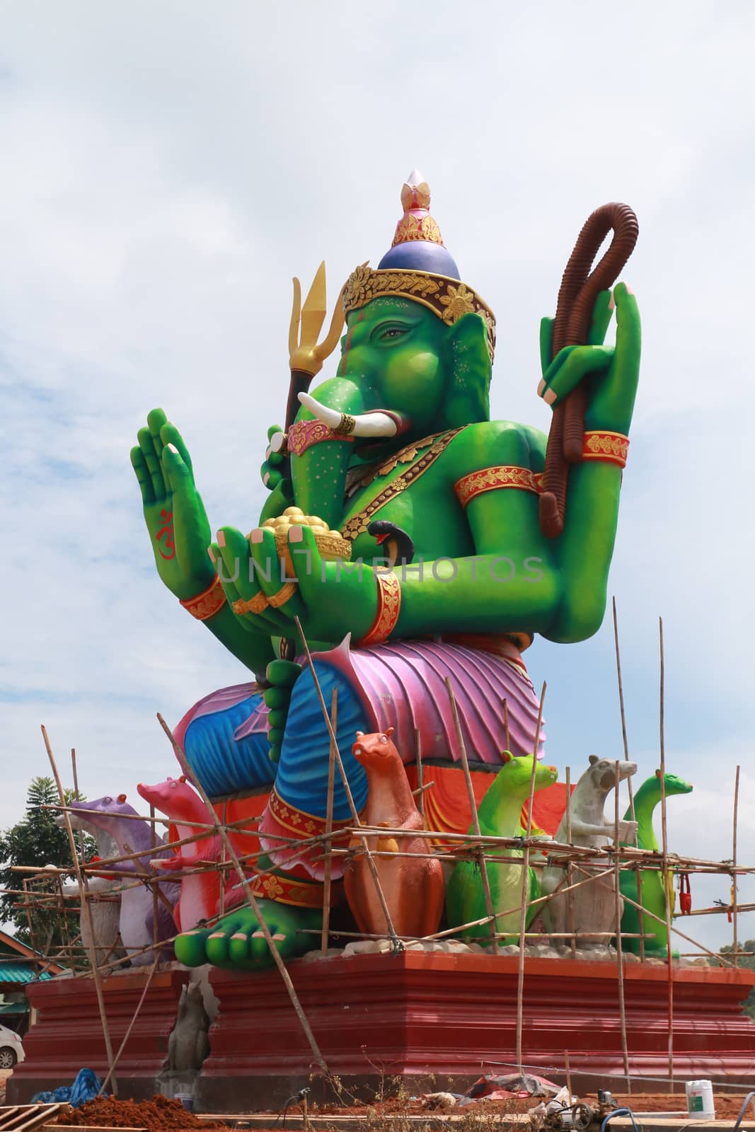 Under construction statue of Ganesha by kaidevil