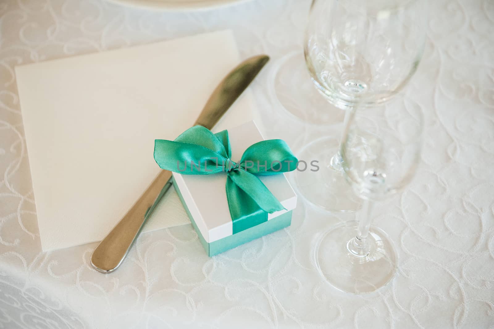 wedding gift box with green bow on table 