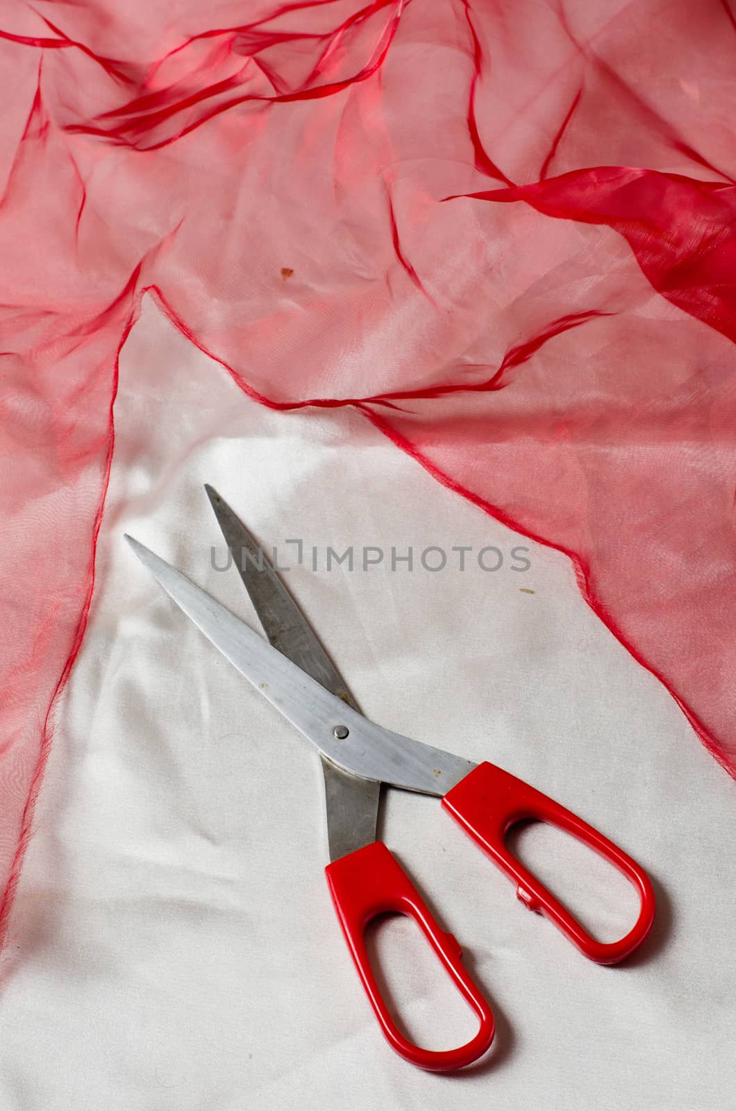 cutting a fabric by sarkao