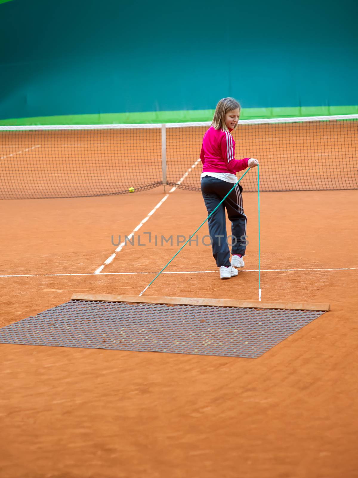 children to tennis school