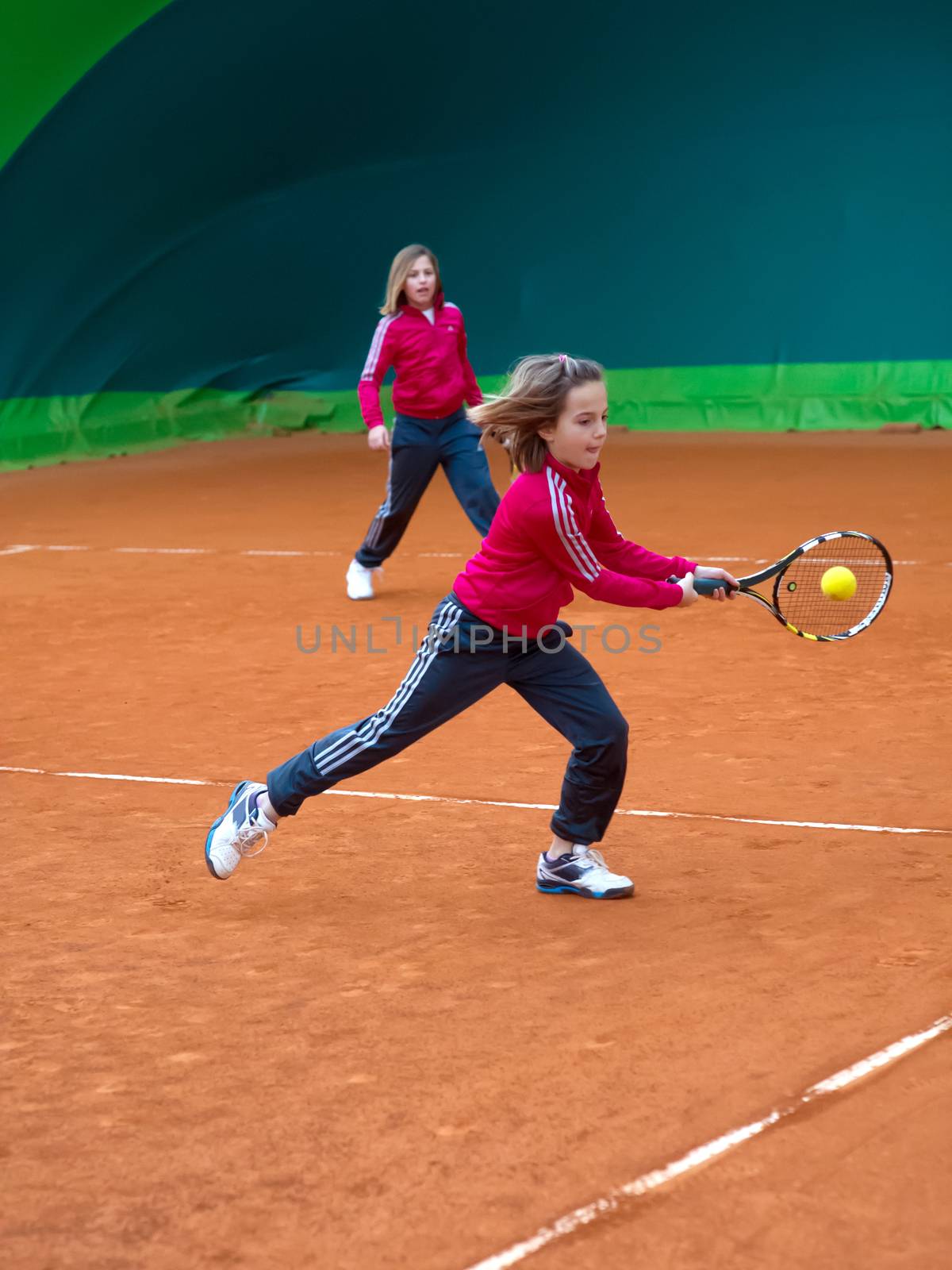 children to tennis school