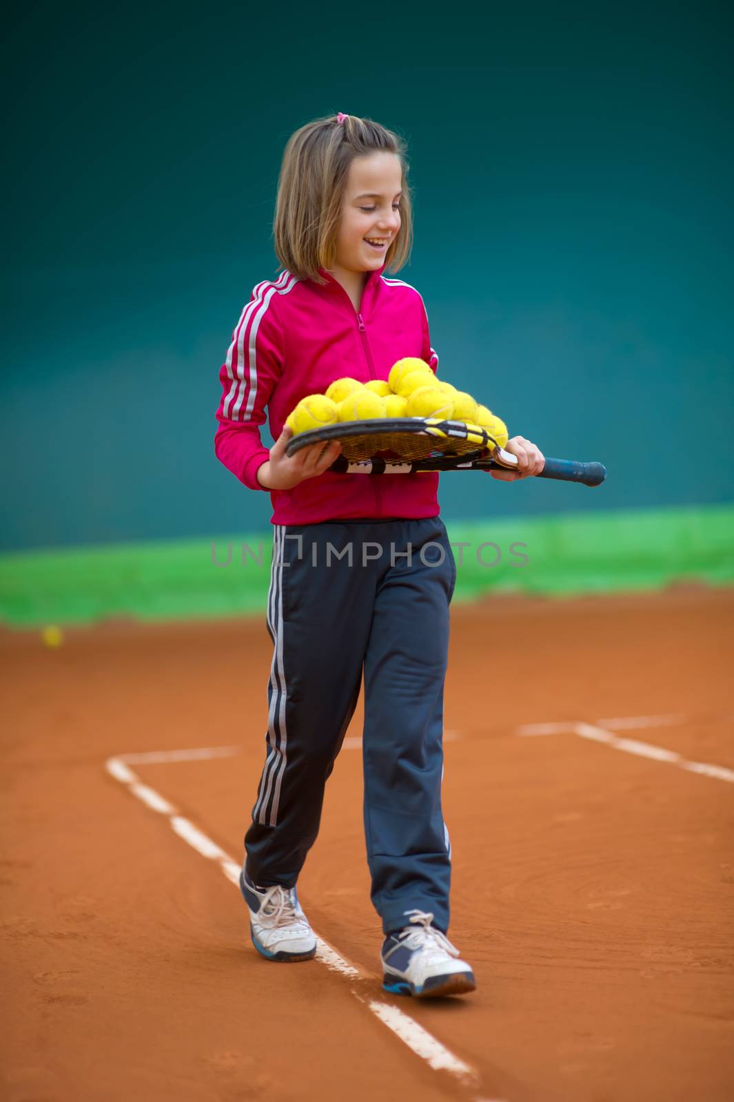 children to tennis school